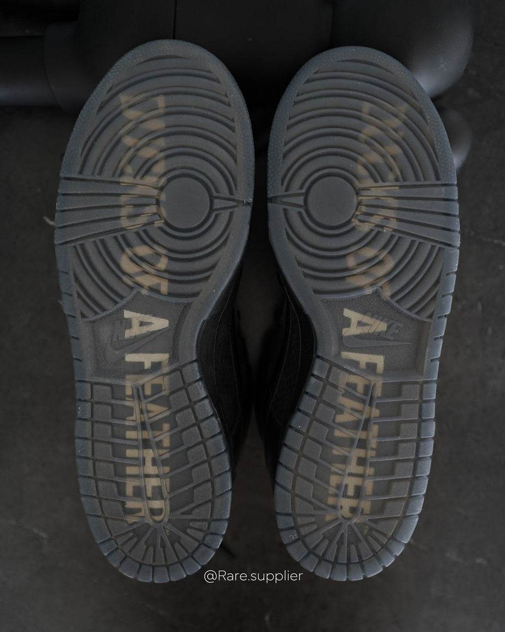 Ni-ke SB Dunk “What The Duck”