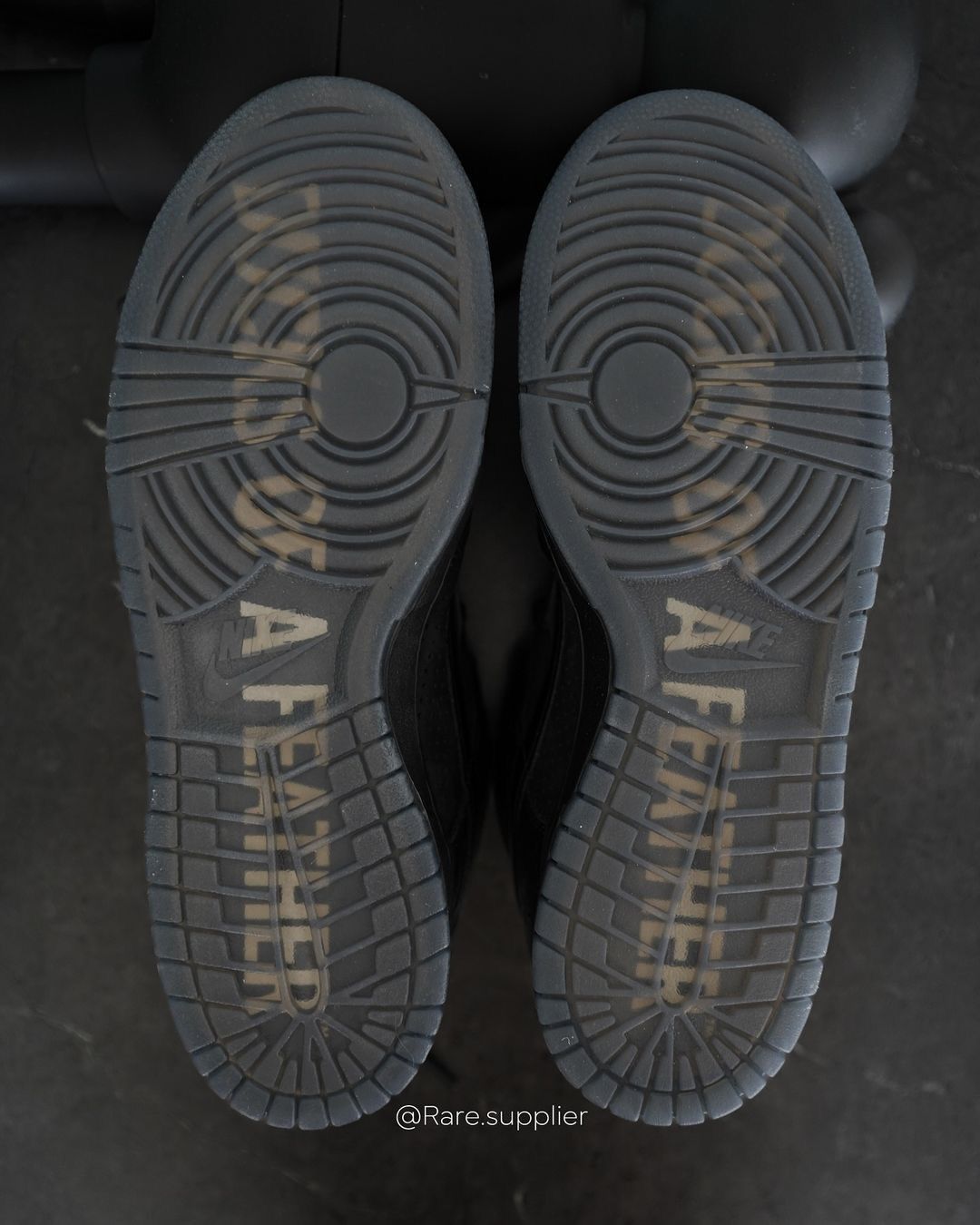 Ni-ke SB Dunk “What The Duck”