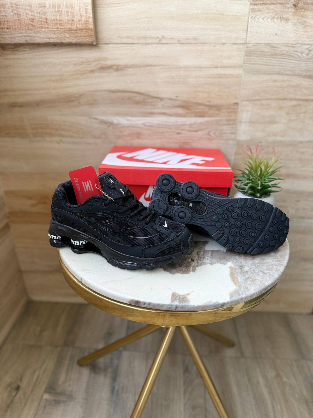 Ni-ke Shox 2025 “Triple Black Supreme”