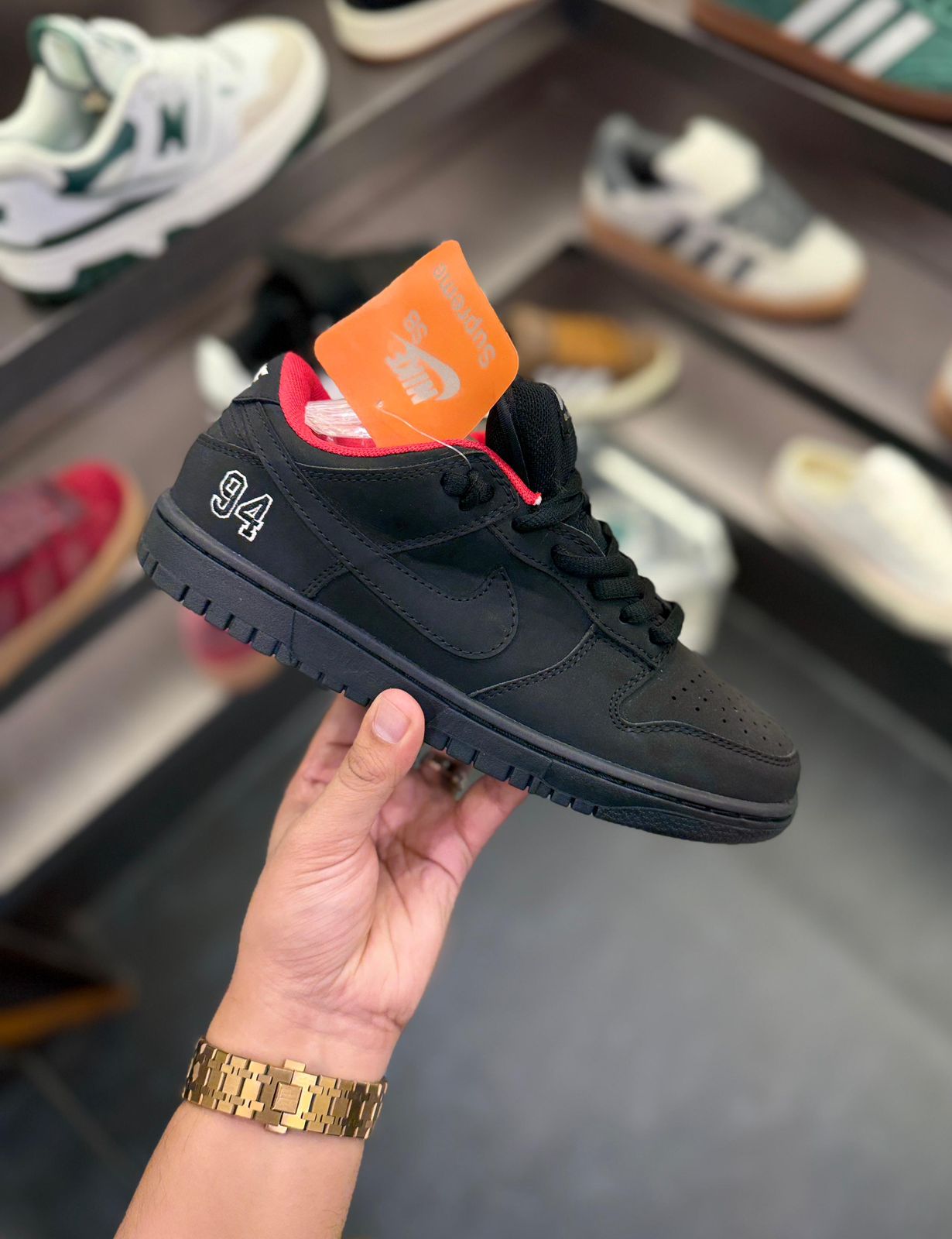 Ni-ke SB Dunk “Supreme Bred 2025”