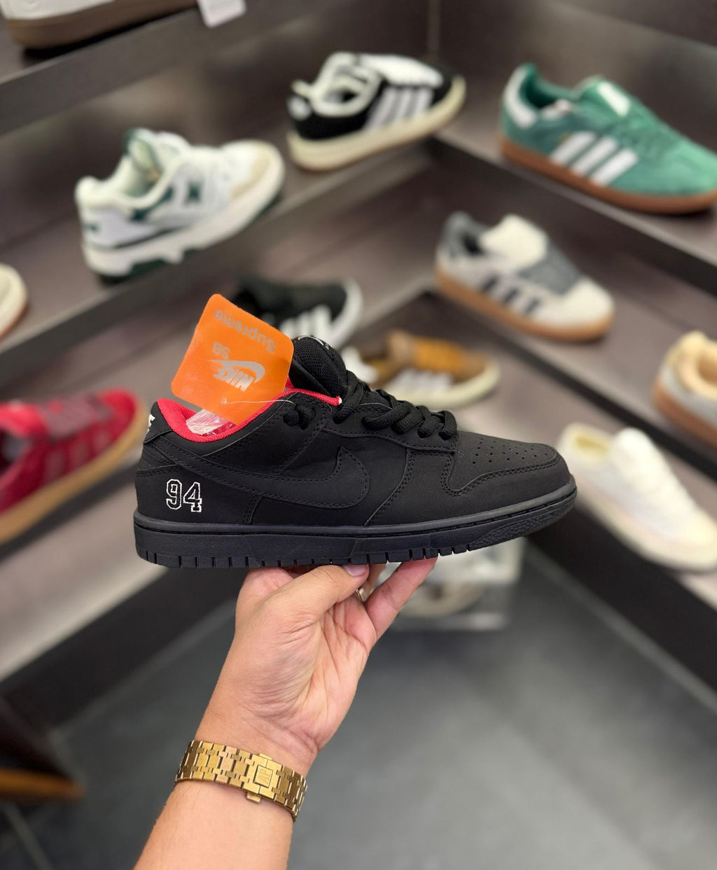 Ni-ke SB Dunk “Supreme Bred 2025”