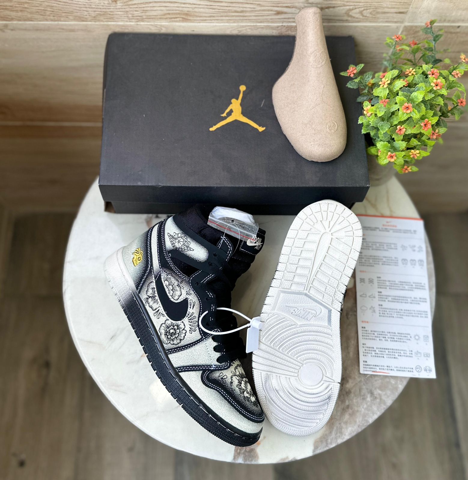 Air Jor-dan Retro 1 Mid CMFT Zoom