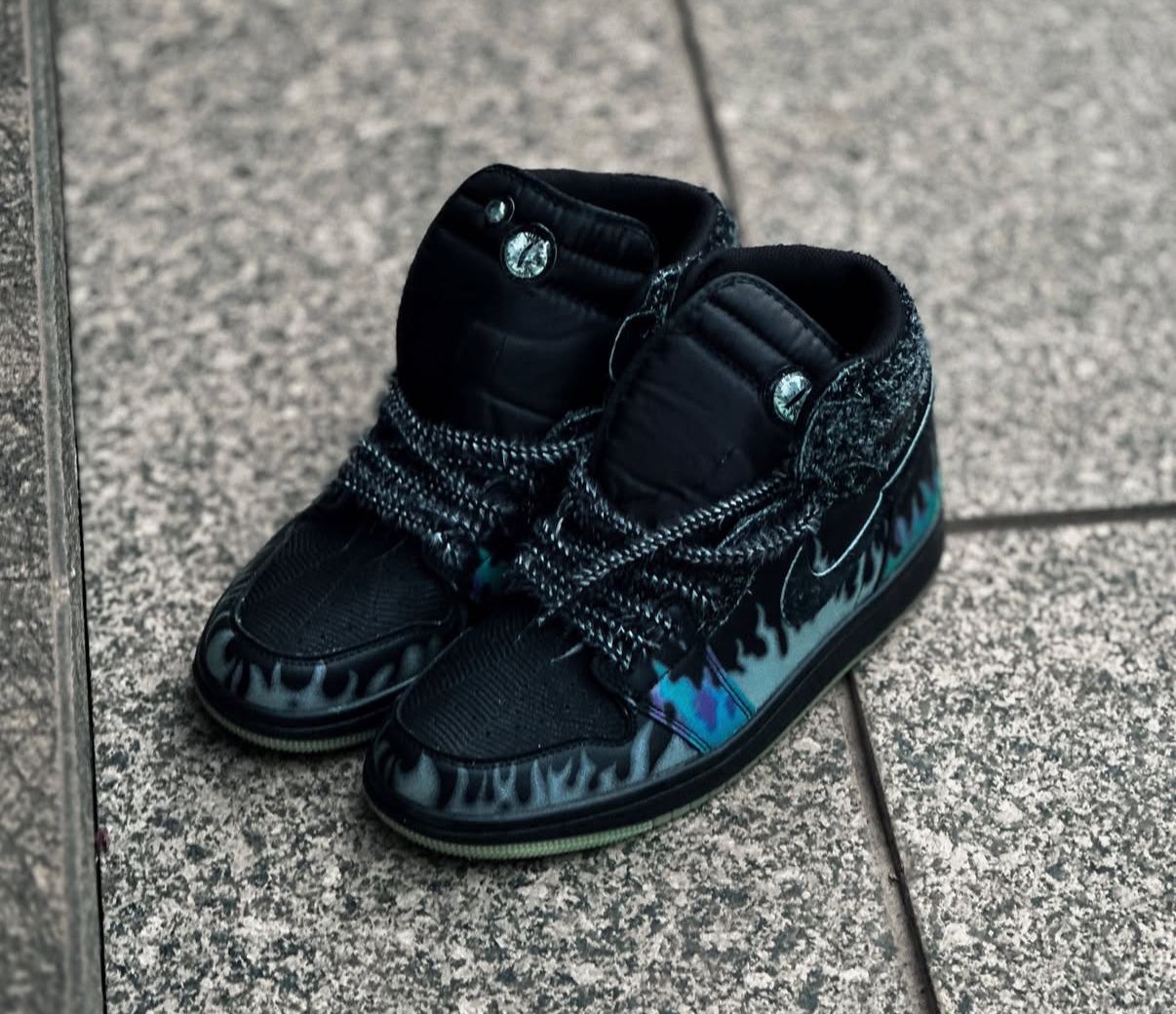 Air Jor-dan 1 Mid “Halloween Black Cat”