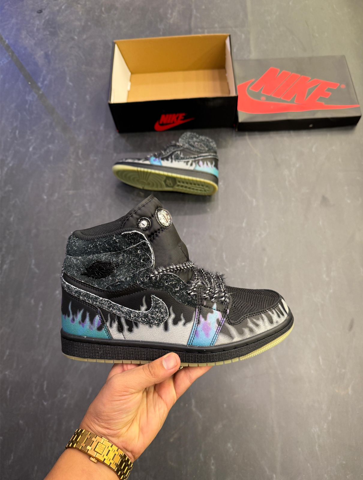 Air Jor-dan 1 Mid “Halloween Black Cat”