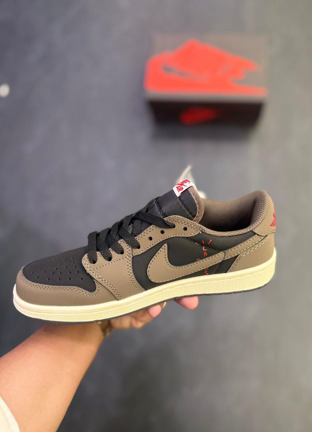 Air Jor-dan Retro Low “Travis Scott Mocha”