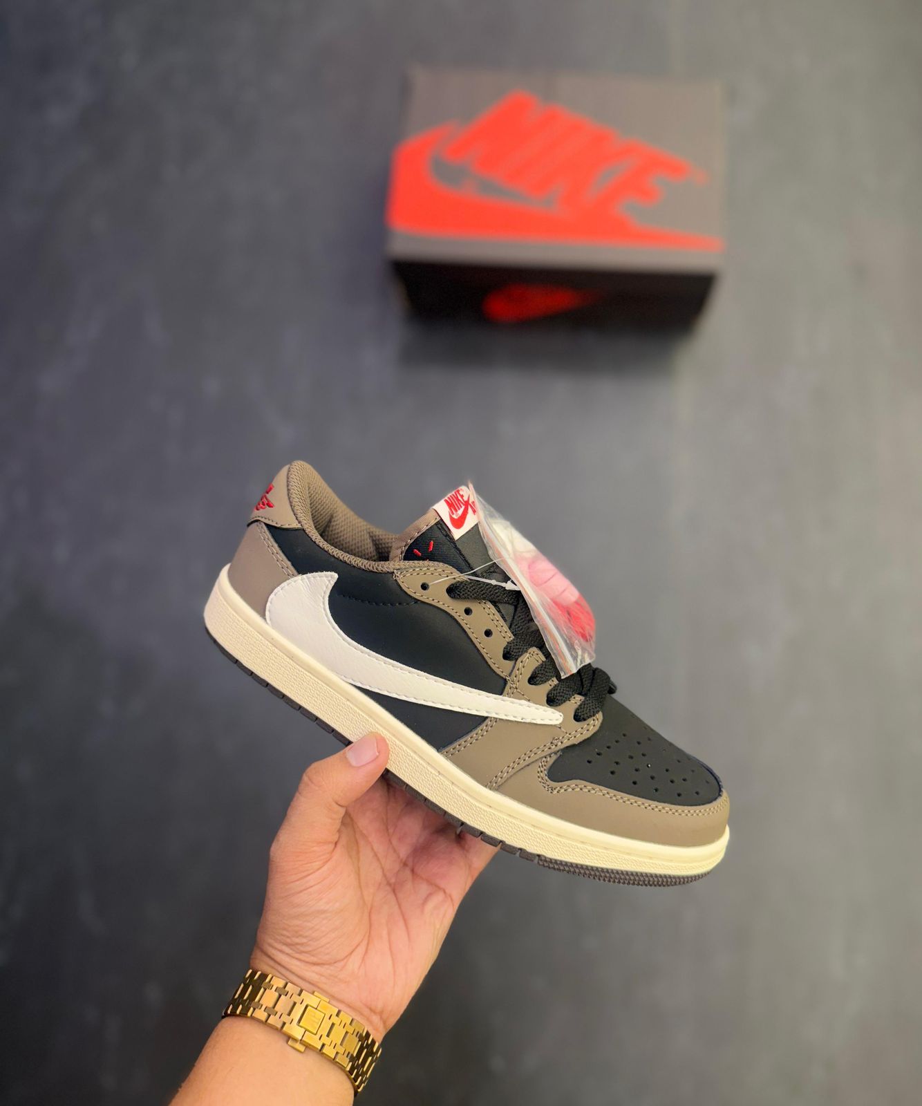 Air Jor-dan Retro Low “Travis Scott Mocha”