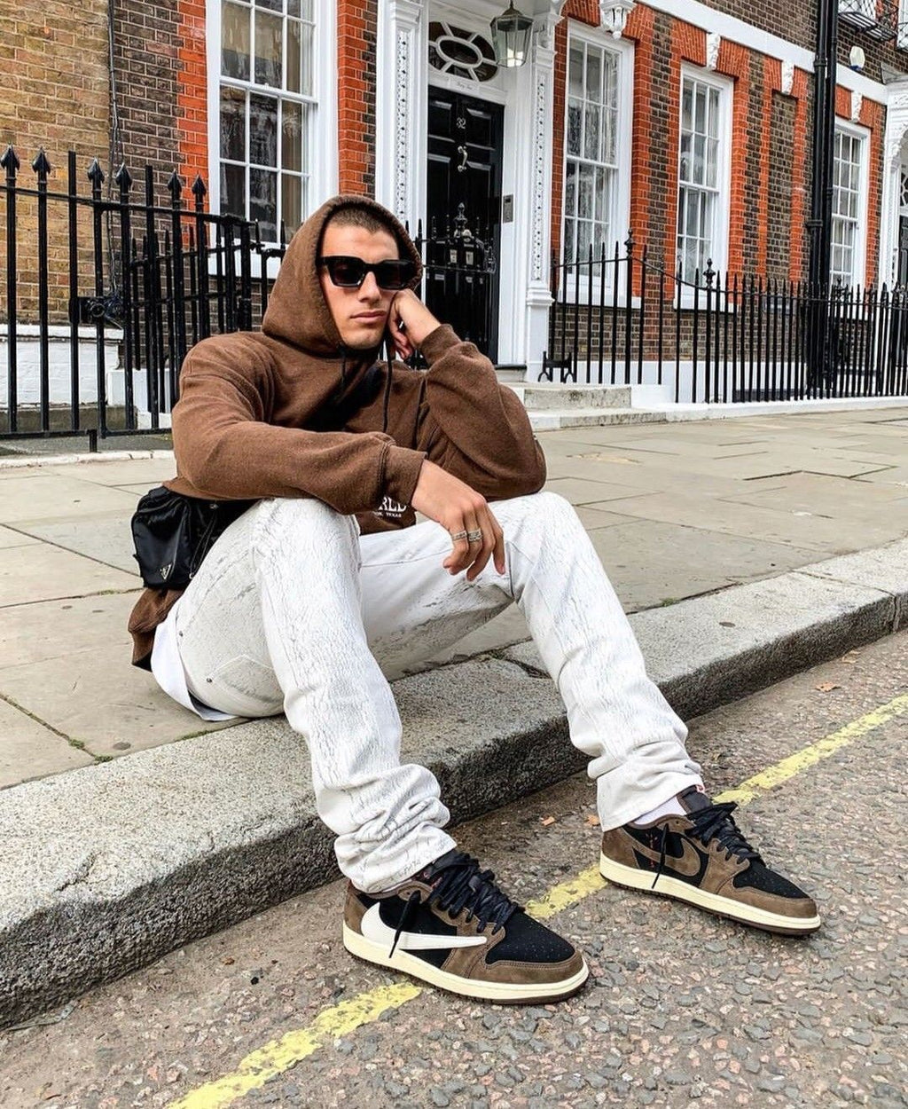 Air Jor-dan Retro Low “Travis Scott Mocha”