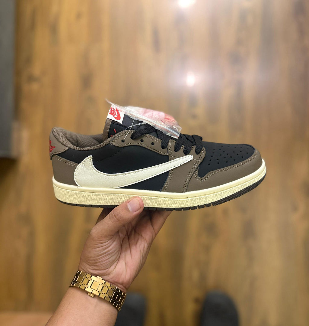 Air Jor-dan Retro Low “Travis Scott Mocha”