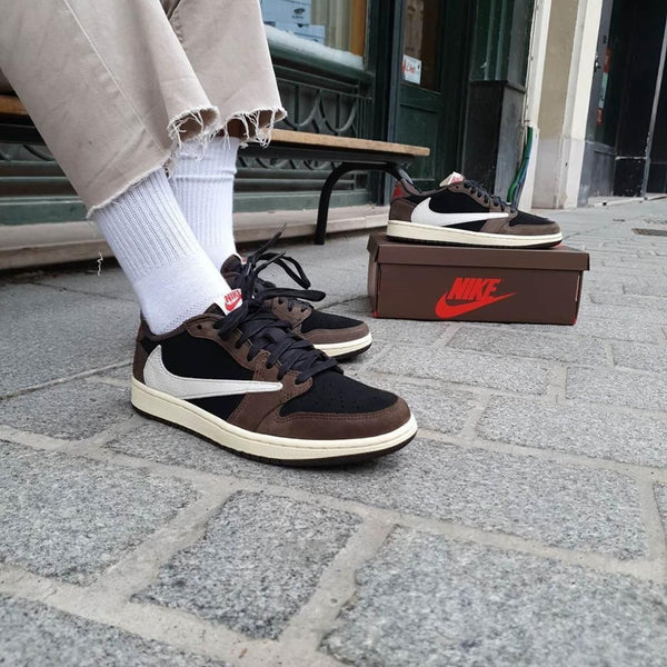 Air Jor-dan Retro Low “Travis Scott Mocha”