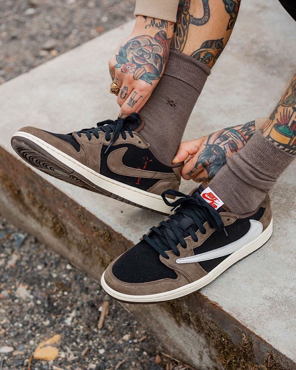 Air Jor-dan Retro Low “Travis Scott Mocha”