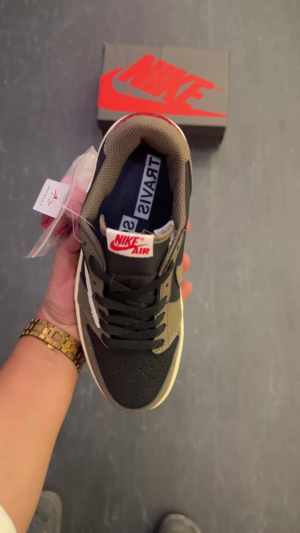 Air Jor-dan Retro Low “Travis Scott Mocha”