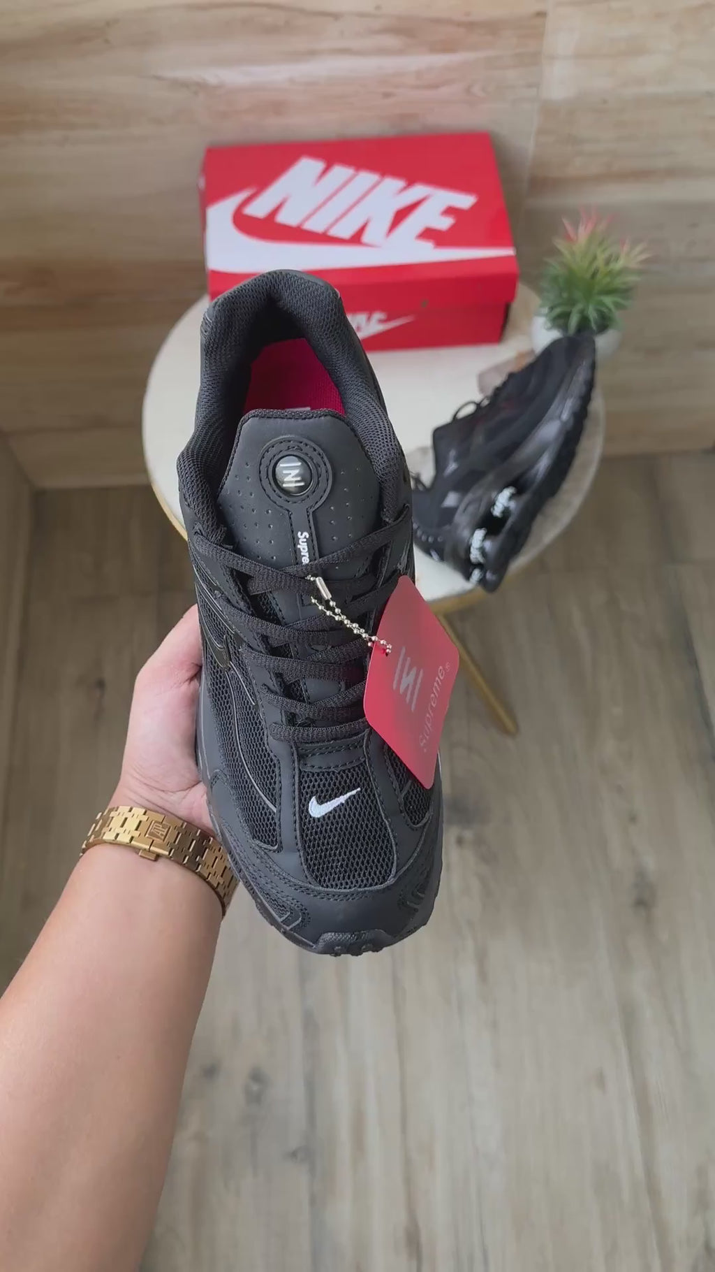 Ni-ke Shox 2025 “Triple Black Supreme”